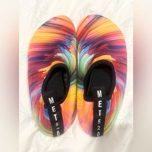 MET520 size 40/41. Never been worn.